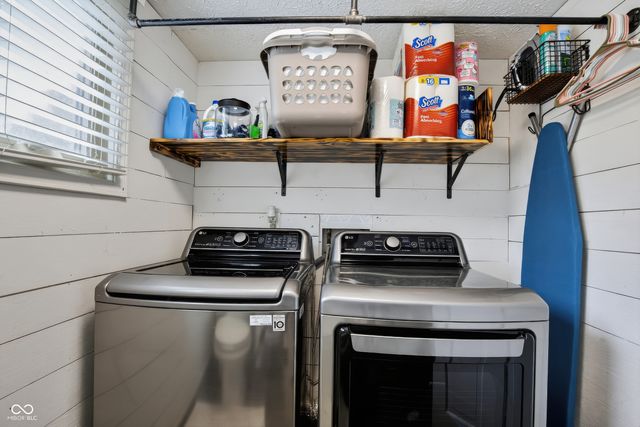 3781 S Creekside Drive, New Palestine, IN 46163