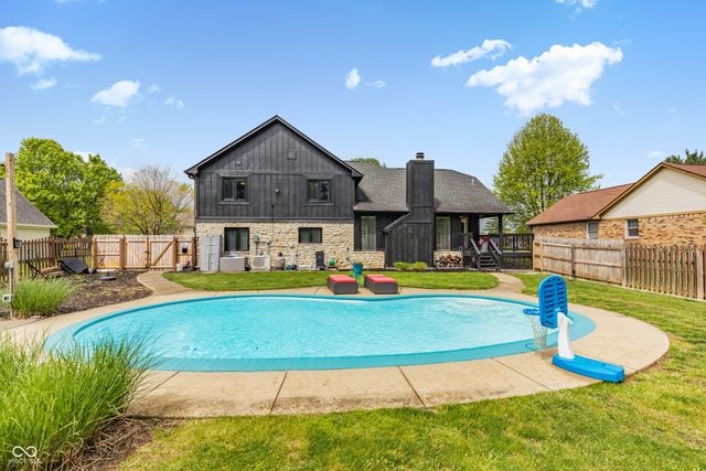 3781 S Creekside Drive, New Palestine, IN 46163