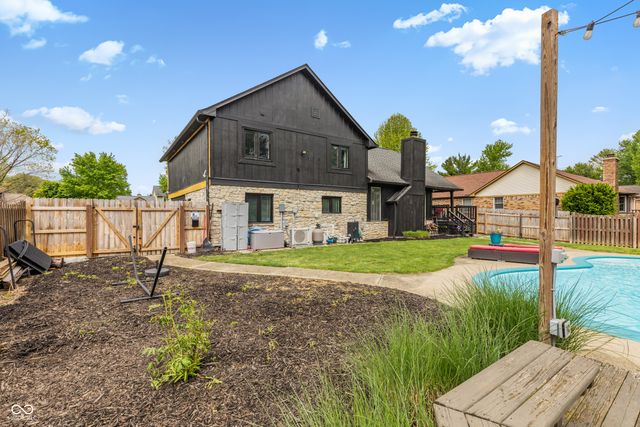 3781 S Creekside Drive, New Palestine, IN 46163