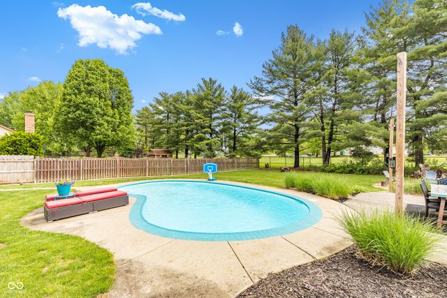 3781 S Creekside Drive, New Palestine, IN 46163