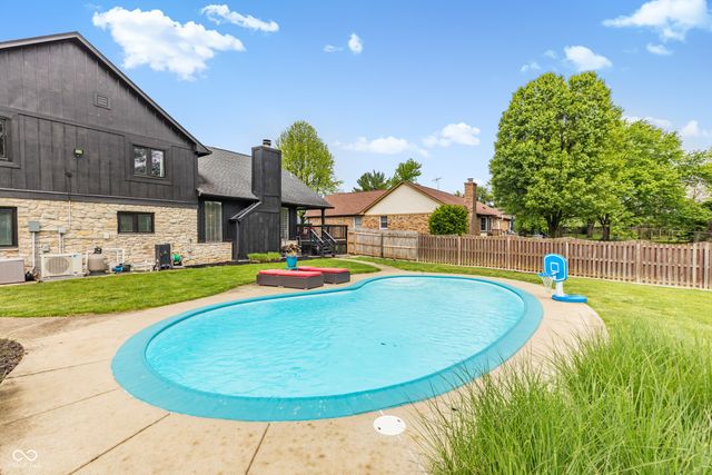 3781 S Creekside Drive, New Palestine, IN 46163