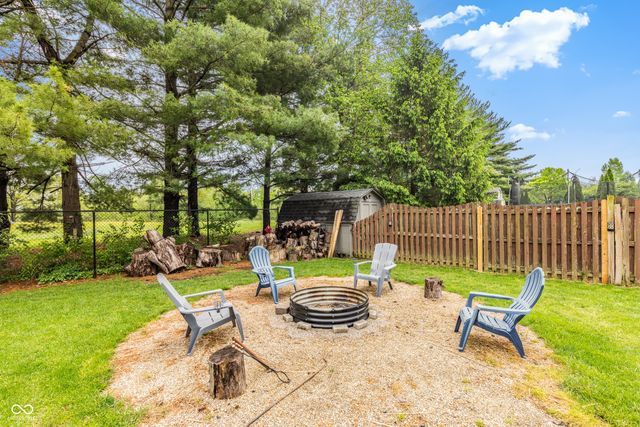 3781 S Creekside Drive, New Palestine, IN 46163