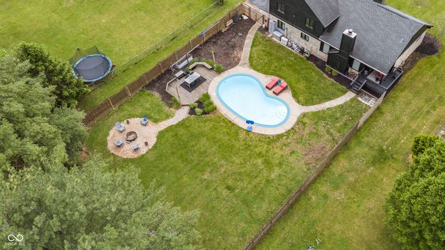 3781 S Creekside Drive, New Palestine, IN 46163
