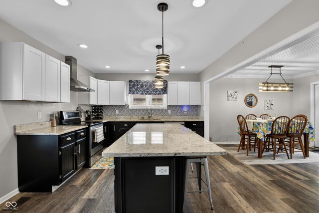 3781 S Creekside Drive, New Palestine, IN 46163