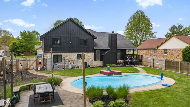 3781 S Creekside Drive, New Palestine, IN 46163