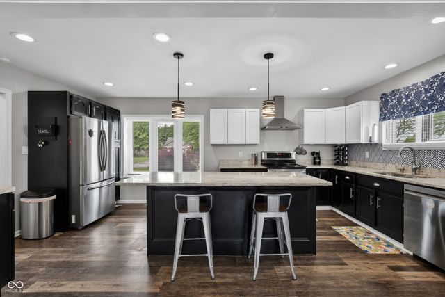 3781 S Creekside Drive, New Palestine, IN 46163