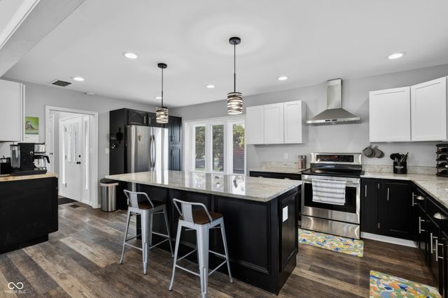 3781 S Creekside Drive, New Palestine, IN 46163