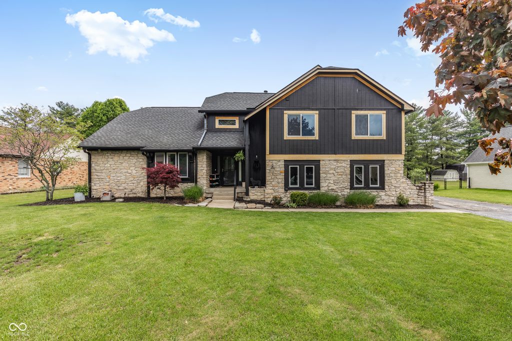 3781 S Creekside Drive, New Palestine, IN 46163