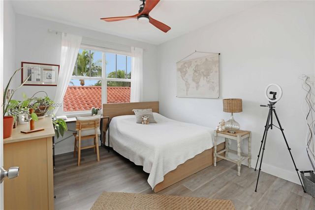 1619 Harrison St, Hollywood, FL 33020