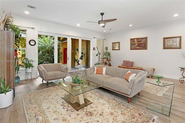 1619 Harrison St, Hollywood, FL 33020