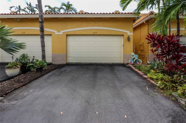 1619 Harrison St, Hollywood, FL 33020