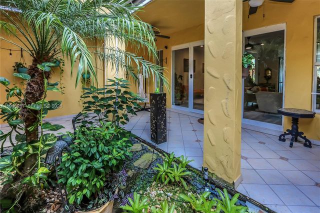 1619 Harrison St, Hollywood, FL 33020