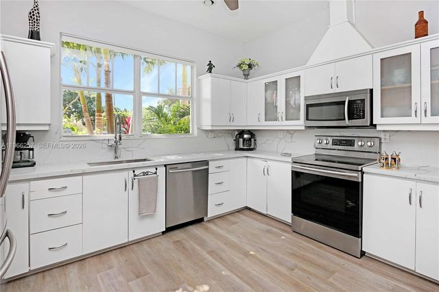 1619 Harrison St, Hollywood, FL 33020