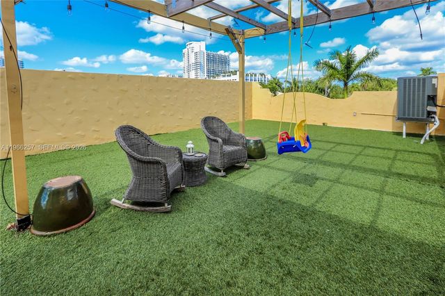 1619 Harrison St, Hollywood, FL 33020