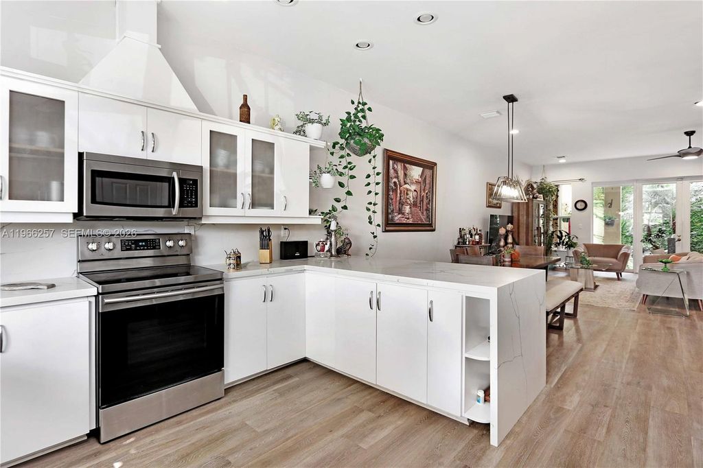 1619 Harrison St, Hollywood, FL 33020