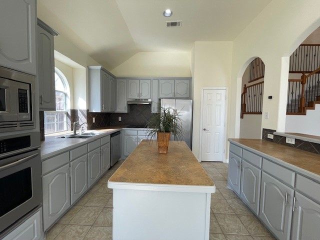 11712 Pheasant Creek Drive, Fort Worth, TX 76244