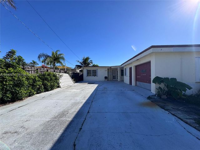 1706 N 45th Ave 1, Hollywood, FL 33021