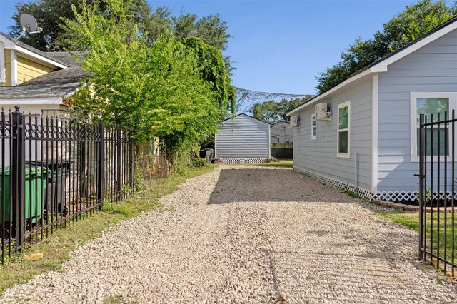 7928 Elvera Street, Houston, TX 77012