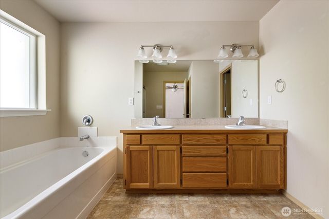 210 SE Melrose Drive, Oak Harbor, WA 98277