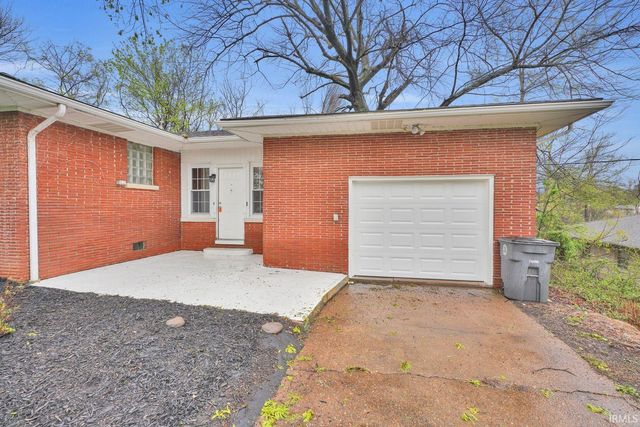 2618 Lake Drive, Evansville, IN 47711