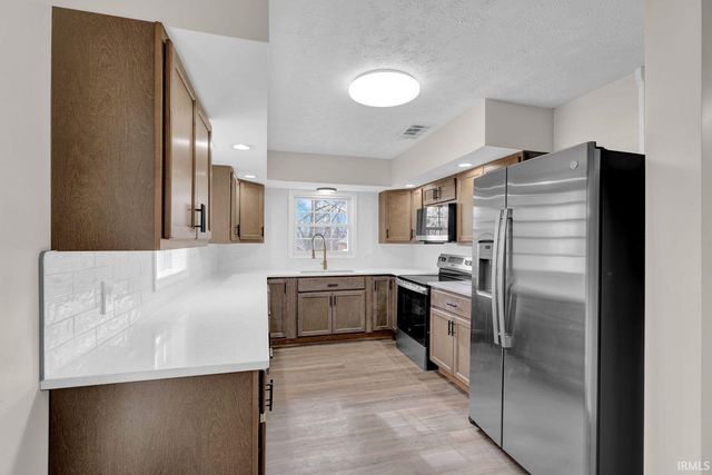 2618 Lake Drive, Evansville, IN 47711