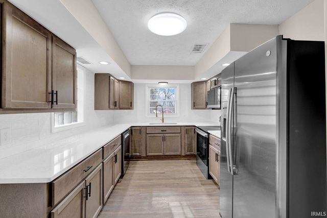 2618 Lake Drive, Evansville, IN 47711