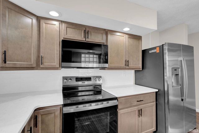 2618 Lake Drive, Evansville, IN 47711