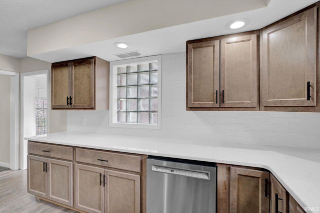 2618 Lake Drive, Evansville, IN 47711