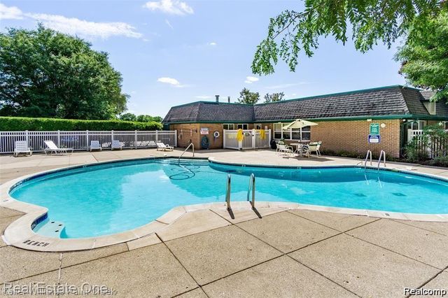 1968 Axtell Drive 3, Troy, MI 48084