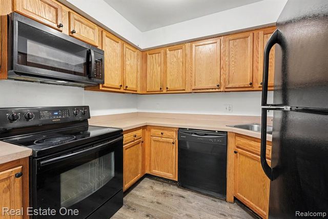 1968 Axtell Drive 3, Troy, MI 48084