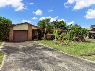 118 SW Lancaster Ave, Port St Lucie, FL 34984