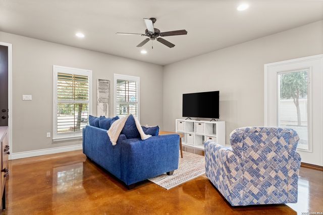 1373 Hanz, New Braunfels, TX 78130
