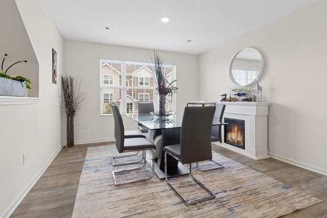 862 Briar Glen Court, Hampshire, IL 60140