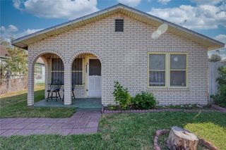 940 Dolores St, Corpus Christi, TX 78405