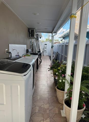 2118 NW 86th St, Miami, FL 33147