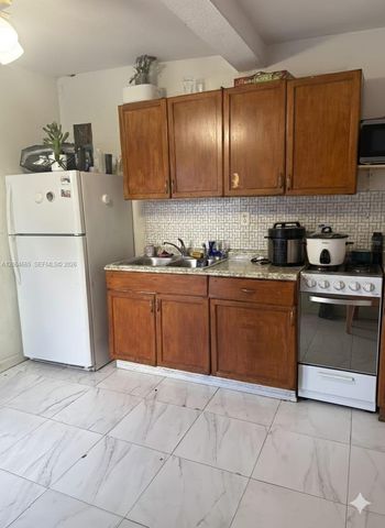 2118 NW 86th St, Miami, FL 33147