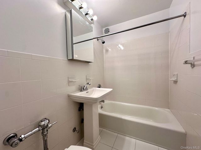 100-25 Queens Boulevard 5G, Forest Hills, NY 11375