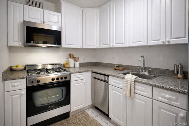 100-25 Queens Boulevard 5G, Forest Hills, NY 11375