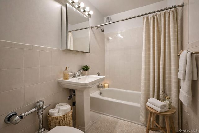 100-25 Queens Boulevard 5G, Forest Hills, NY 11375