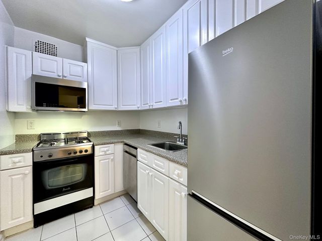 100-25 Queens Boulevard 5G, Forest Hills, NY 11375