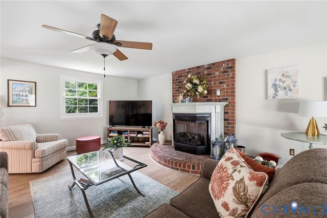 220 Huntington Rd, Colonial Heights, VA 23834