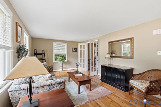 220 Huntington Rd, Colonial Heights, VA 23834