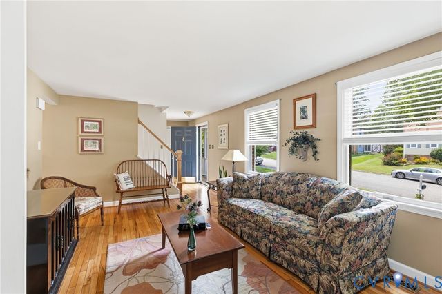 220 Huntington Rd, Colonial Heights, VA 23834