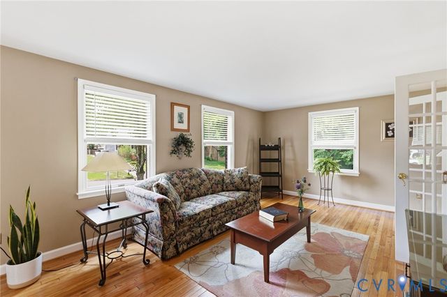 220 Huntington Rd, Colonial Heights, VA 23834