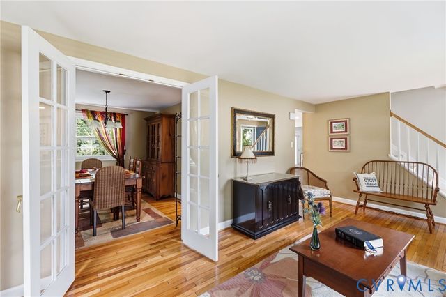 220 Huntington Rd, Colonial Heights, VA 23834