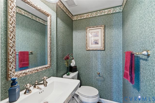 220 Huntington Rd, Colonial Heights, VA 23834