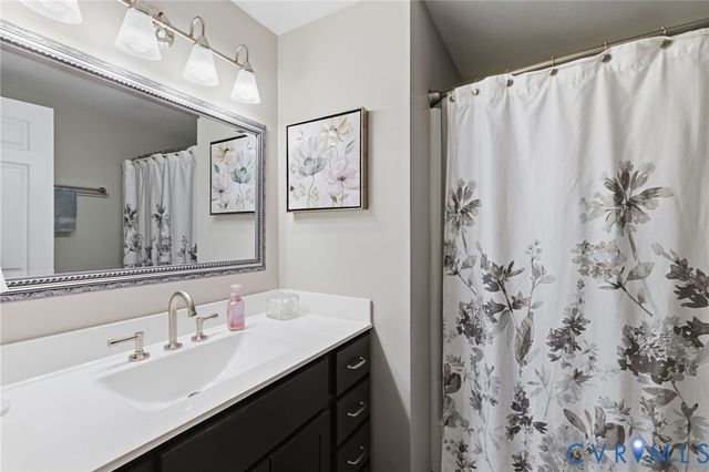 220 Huntington Rd, Colonial Heights, VA 23834
