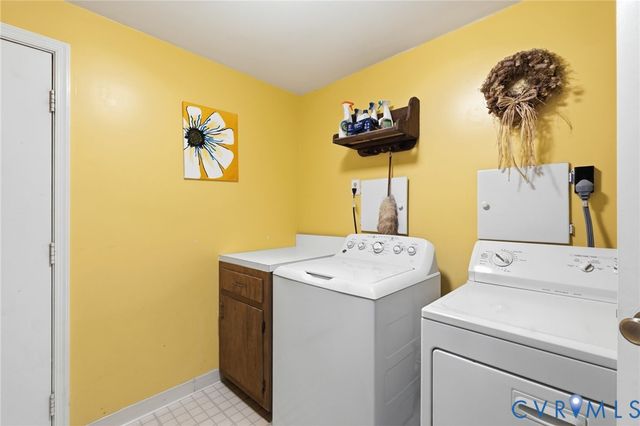 220 Huntington Rd, Colonial Heights, VA 23834
