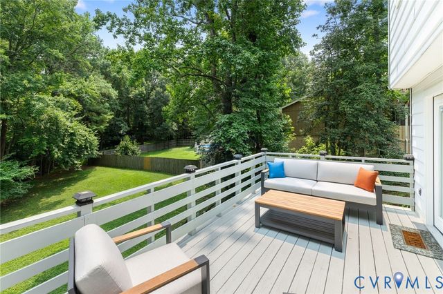 220 Huntington Rd, Colonial Heights, VA 23834