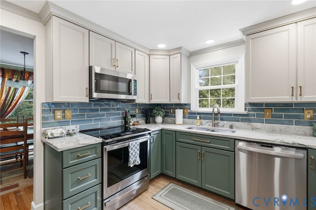 220 Huntington Rd, Colonial Heights, VA 23834